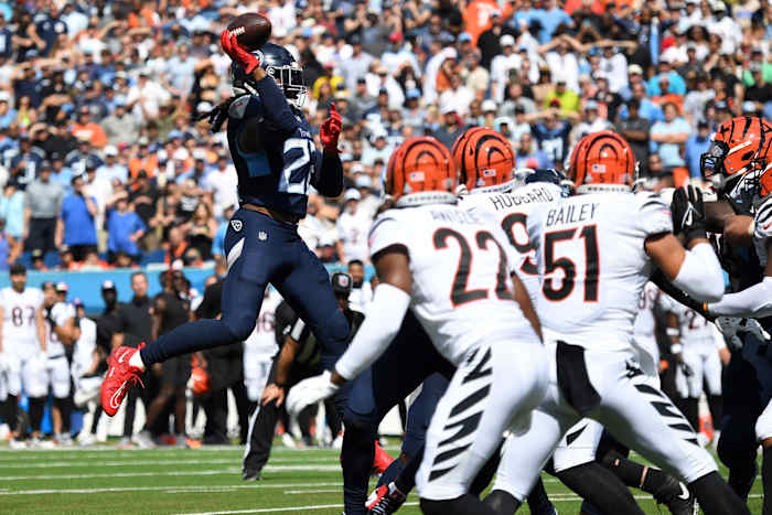 Tennessee Titans running back Derrick Henry (22) throws a jump pass touchdown against the Cincinnati Bengals at Nissan Stadium.